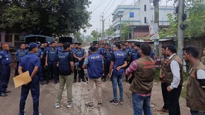 পদ্মার দুর্গম চরে দিনভর পুলিশের সাঁড়াশি অভিযান, গ্রেফতার ২৫