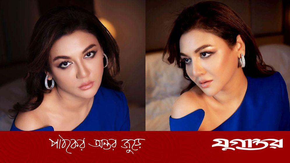 নীল পোশাকে নেটদুনিয়ায় আলোড়ন তুললেন অভিনেত্রী জয়া আহসান