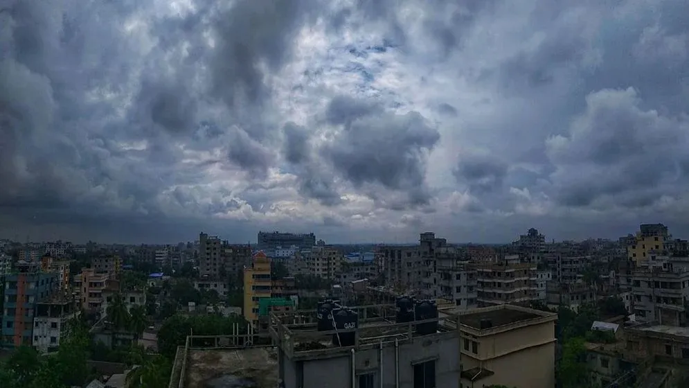 ঢাকার আকাশ আজ আংশিক মেঘলা, হতে পারে হালকা বৃষ্টি
