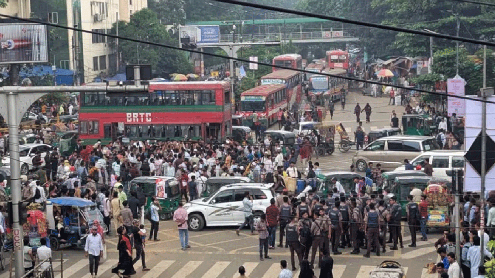 প্রশ্নফাঁসের অভিযোগ: বিক্ষোভ চাকরিপ্রার্থীদের, ৪ দফা দাবি