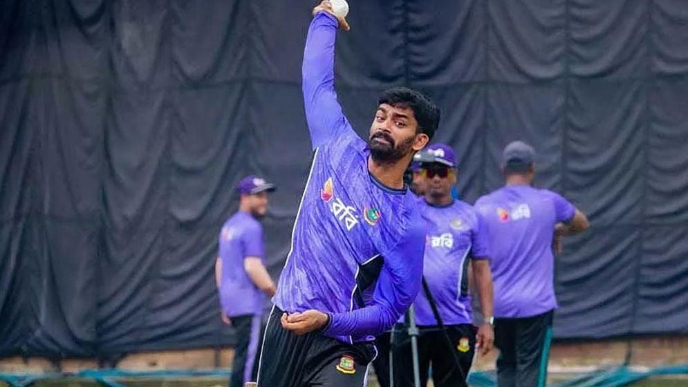 কে এই রহস্যময়ী স্পিনার আলিস