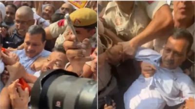 দিল্লিতে আটক সাবেক মুখ্যমন্ত্রী কেজরিওয়াল