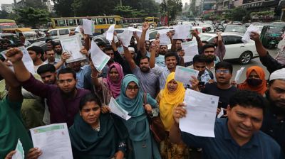 মেধার বদলে টাকার খেলা চলবে না, প্রশ্নফাঁসের দায় সরকারকে নিতে হবে: আসিফ মাহমুদ