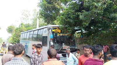 বাসচাপায় শাশুড়ি-পুত্রবধূ নিহত
