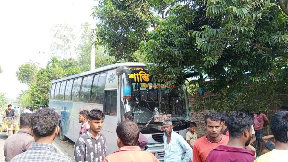 বাসচাপায় শাশুড়ি-পুত্রবধূ নিহত