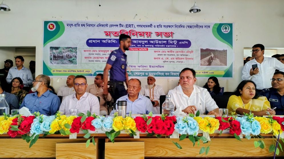 মন্ত্রীর অনুষ্ঠানে বিদ্যুৎ-বিভ্রাট