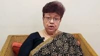 ‘চোখ দেখতে না পাওয়ায় স্বস্তি পাচ্ছিলাম না’—নিকাব বিতর্কে মুখ খুললেন ঢাবি শিক্ষক