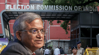আন্দোলনকারীরা কেন ভারতের সিইসির পদত্যাগ চাইছেন?