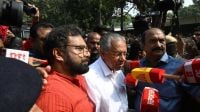 কেরালার সাবেক মুখ্যমন্ত্রী পিনারাই বিজয়ন আটক