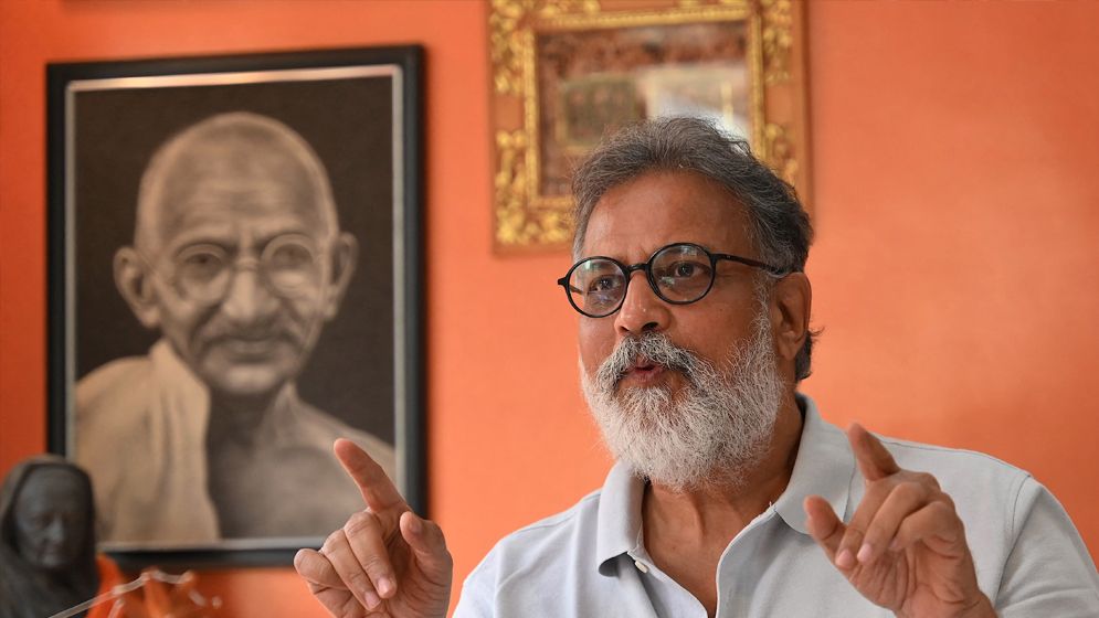বিক্ষোভে যাওয়ার পথে তুষার গান্ধী আটক