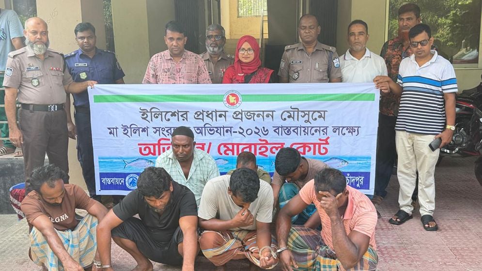 মেঘনায় অভিযানে ১০ জেলে আটক, মা ইলিশ গেল মাদ্রাসা-এতিমখানায়
