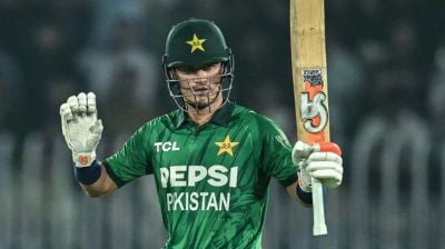 সাদাকাত-ফারহানের তাণ্ডবে পাকিস্তানের রেকর্ড