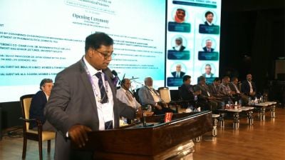 ওষুধের দাম কমাতে সাশ্রয়ী উৎপাদনব্যবস্থার ওপর জোর ইউজিসি চেয়ারম্যানের