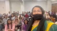 নিকাব ইস্যুতে ক্লাসরুমে মুখে কালো কাপড় বেঁধে এলেন সামিনা লুৎফা