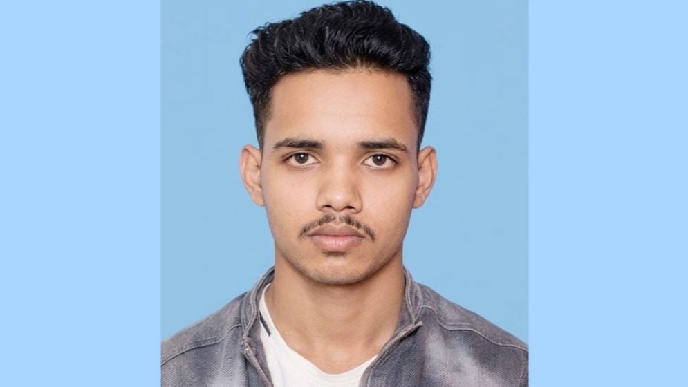 ট্রাকের সঙ্গে সংঘর্ষে প্রাণ গেল বাইক আরোহীর