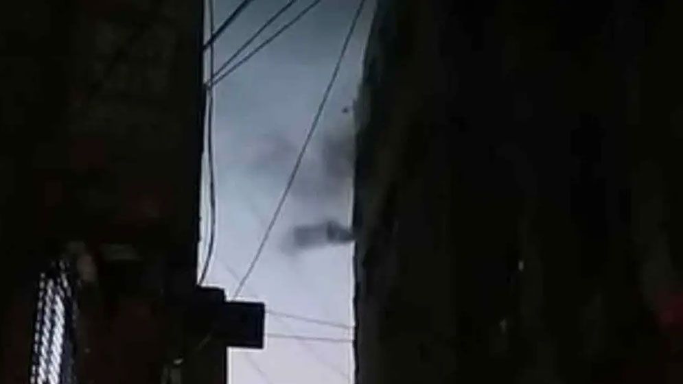 চকবাজারে সাততলা ভবনের মার্কেটে আগুন