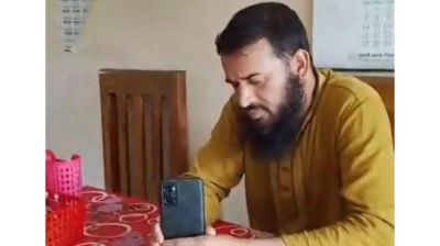 কাগজে লিখে দিলে তবেই ক্লাশ, শিক্ষকের বিরুদ্ধে নারী সহকর্মীদের হয়রানির অভিযোগ