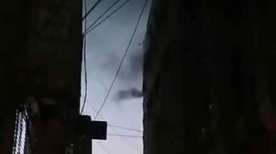 চকবাজারে সাততলা ভবনের মার্কেটে আগুন