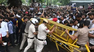 ভারতে গণতন্ত্রের অপমৃত্যু রুখতে তরুণদের অদম্য প্রতিরোধ