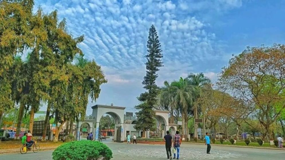 ইবির উপ-উপাচার্যের খাতা-কাণ্ডে পিয়নের বিরুদ্ধে শাস্তিমূলক ব্যবস্থা