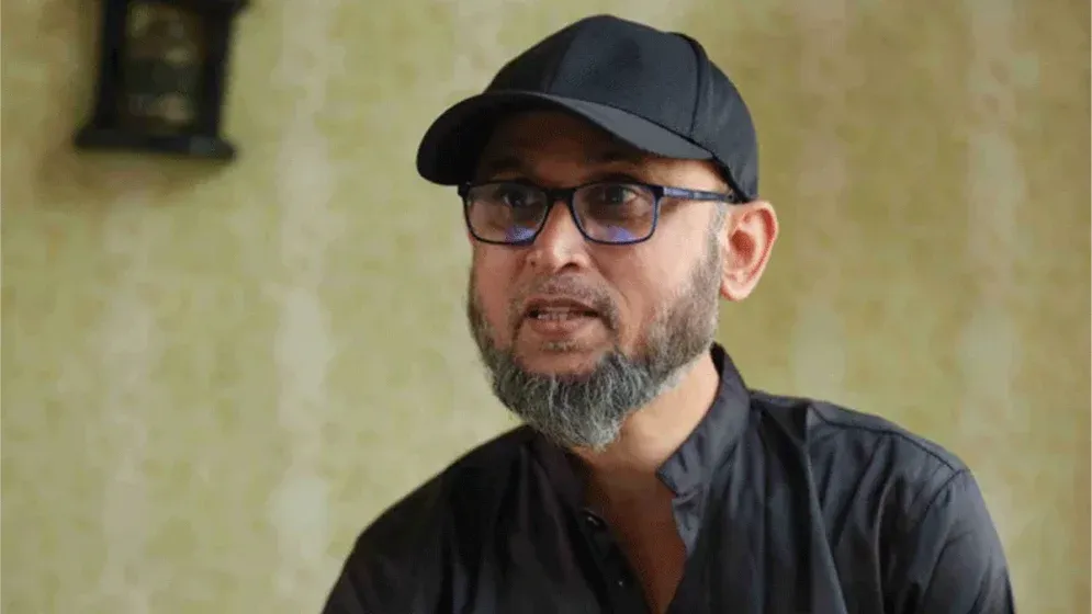 ‘আমাদেরকে আজাইরা আলাপে ব্যস্ত রাইখা কেউ কলকাঠি নাড়তে ব্যস্ত’