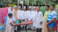 প্রয়াত বিএনপি নেতার স্ত্রীকে সেলাইমেশিন দিল জামায়াত