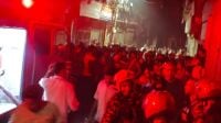 চকবাজার মার্কেটে আগুন: ৮ ঘণ্টায়ও নিয়ন্ত্রণে আসেনি, কাজ করছে ১০ ইউনিট