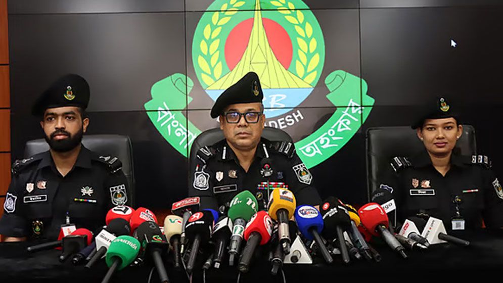 চাকরির প্রলোভনে রাশিয়ায় নিয়ে যুদ্ধে প্রেরণ, পাচার চক্রের ২ সদস্য আটক