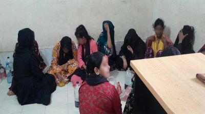 গাজীপুরে আবাসিক হোটেলে অভিযান, নারী-পুরুষসহ গ্রেফতার ৩৯