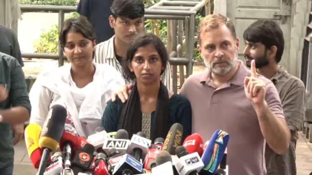 দিল্লিতে আন্দোলনে পুলিশের বিরুদ্ধে নির্যাতনের অভিযোগ শিক্ষার্থীদের