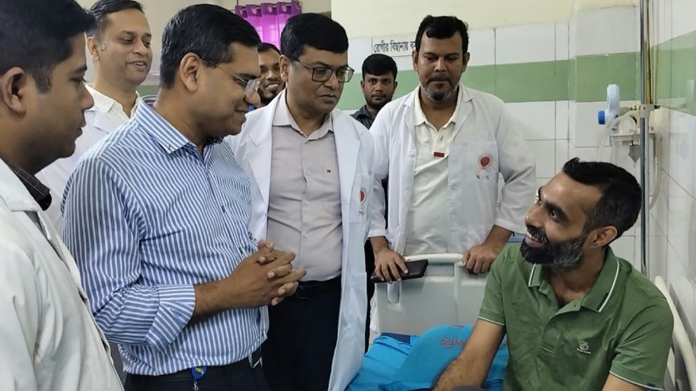 সাবেক ছাত্রদল নেতা সাইফুলকে দেখতে হাসপাতালে ডা. বিটু