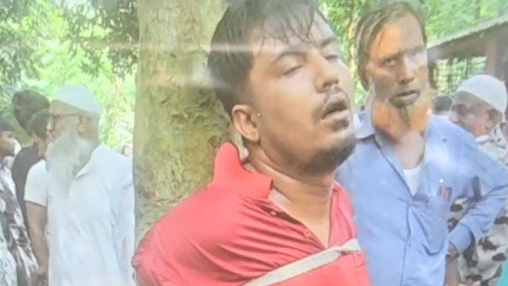 স্বর্ণের চেইন ছিনতাইয়ে বাধা, বৃদ্ধাকে গলা কেটে হত্যা