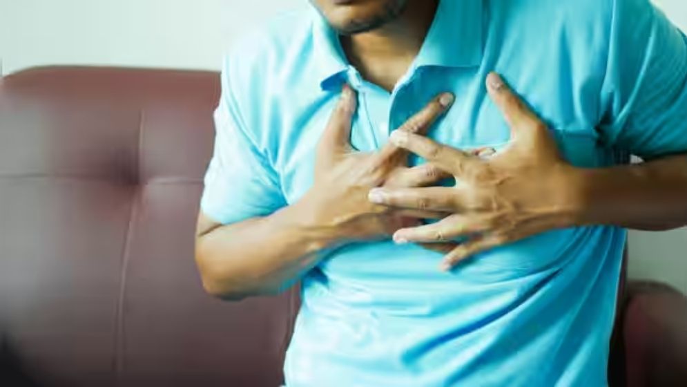 ক্যারিয়ারের পেছনে ছুটতে গিয়ে হৃদরোগের ঝুঁকি বাড়াচ্ছেন না তো?