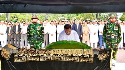 সাবেক এমপি আব্দুল হাইয়ের জানাজায় অংশ নিলেন প্রধানমন্ত্রী
