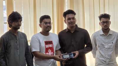 ডাকসুর উদ্যোগে চুরি হওয়া ফোন ফিরে পেলেন ঢাবির তিন শিক্ষার্থী