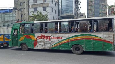 রাজধানীতে দুই বাসের রেষারেষিতে প্রাণ গেল হেলপারের