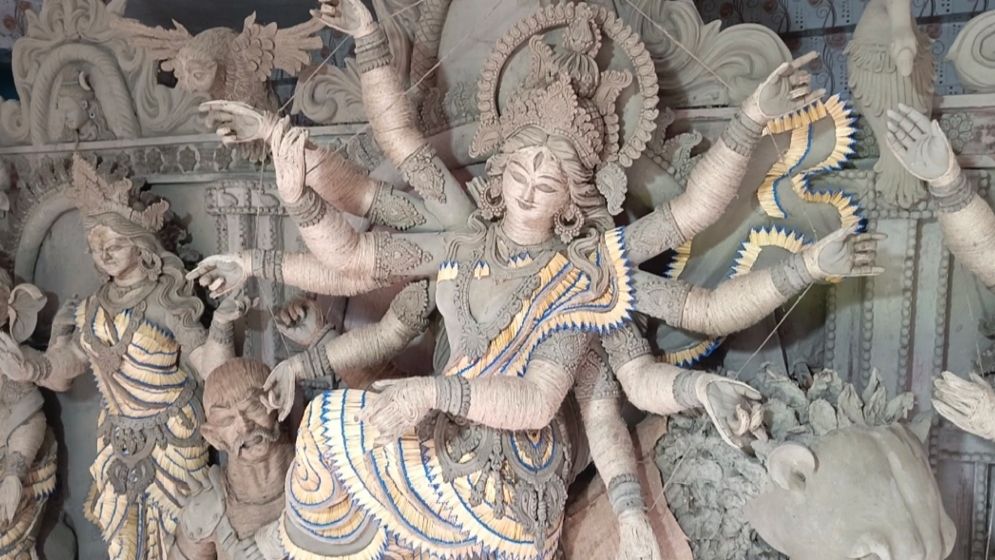 দেড় লাখ ম্যাচের কাঠি দিয়ে প্রতিমা, যে নির্দেশ দিল প্রশাসন