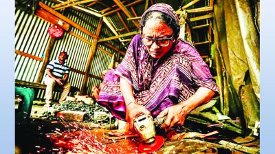 প্রান্তিক নারীর শ্রম বঞ্চনার বৃত্তেই