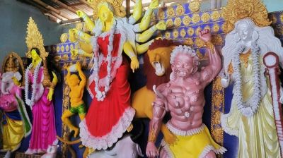শখ আর ভালোবাসায় টিকে আছে প্রতিমা গড়ার শিল্প