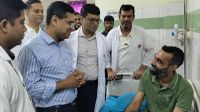 সাবেক ছাত্রদল নেতা খান সাইফুলকে দেখতে হাসপাতালে গেলেন ডা. বিটু