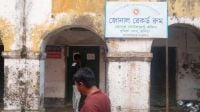 কুমিল্লায় ঘুসের ভিডিও ধারণ করায় সাংবাদিকের ওপর হামলা, ভাঙচুর