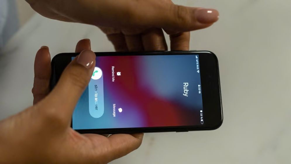 ১ নভেম্বর থেকে ফোনকলে দেখা যাবে নাম ও নম্বর
