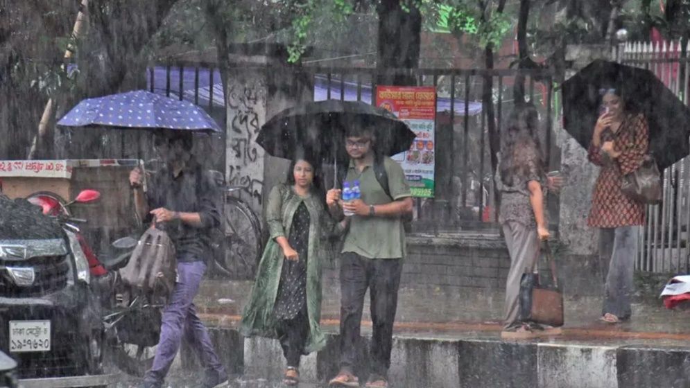 লঘুচাপের প্রভাবে যেসব অঞ্চলে বৃষ্টি হতে পারে আজ