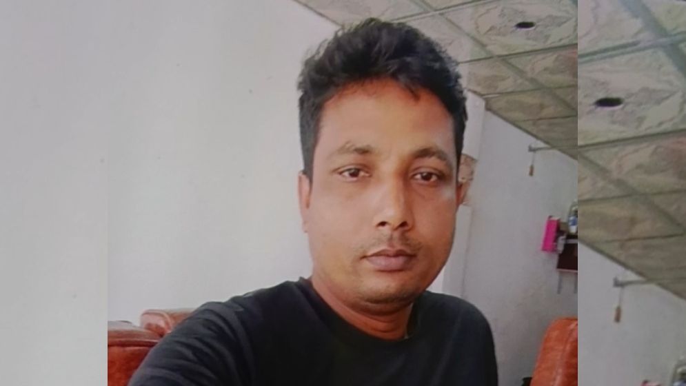 পূজায় বাড়ি যাওয়া হলো না পুলিশ সদস্যের
