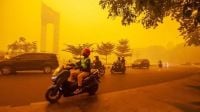 বিষাক্ত ধোঁয়াশা থেকে বাঁচতে আকাশে বরফ ছিটাচ্ছে ইন্দোনেশিয়া