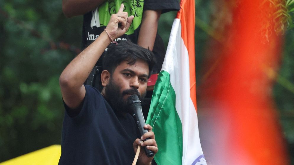 বন্ডে সই করে মুক্তি পেলেন অভিজিৎ দীপকে