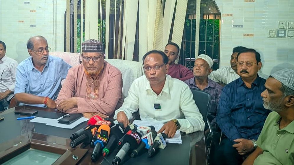 ২০ বছরের পুরোনো বাস চলাচলের সুযোগ চেয়ে ধর্মঘটের হুঁশিয়ারি