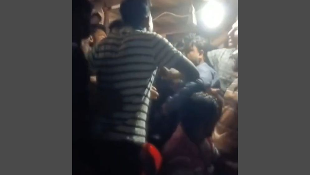 জেলেদের চাল বিতরণ নিয়ে ছাত্রদলের দুই পক্ষের হট্টগোল, কার্যক্রম বন্ধ