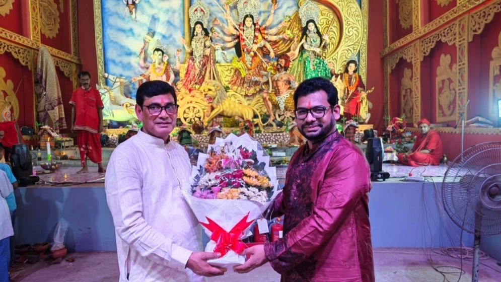 সোনারগাঁয়ে পূজামণ্ডপ পরিদর্শনে ভারতীয় উপ-হাইকমিশনার