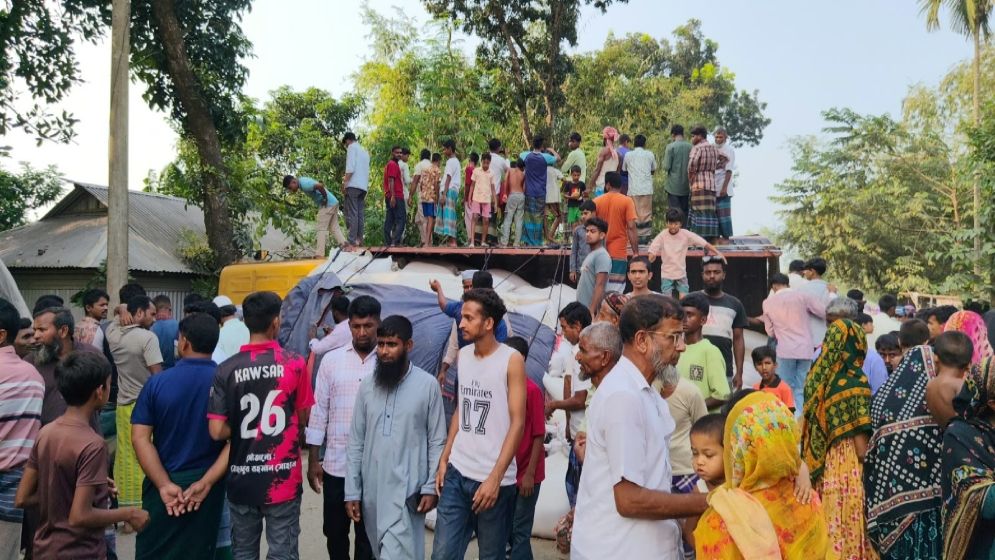 ট্রাক্টরের ধাক্কায় অটোরিকশার ৫ যাত্রী নিহত